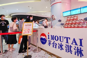 Beijing: aperto il primo negozio offline di gelato Maotai