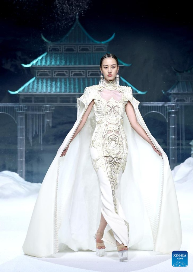 Beijing: al via la China Fashion Week Primavera Estate 2023