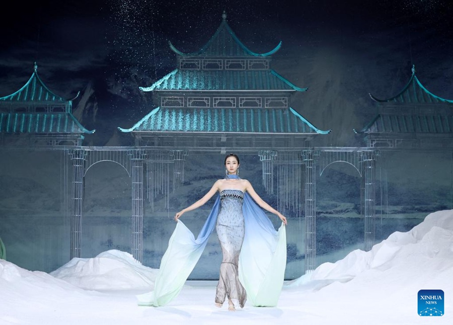 Beijing: al via la China Fashion Week Primavera Estate 2023