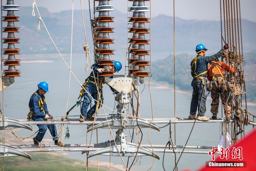 Completato il grande attraversamento del fiume Yangtze per la sezione di Chongqing della grande arteria UHV Baizhe