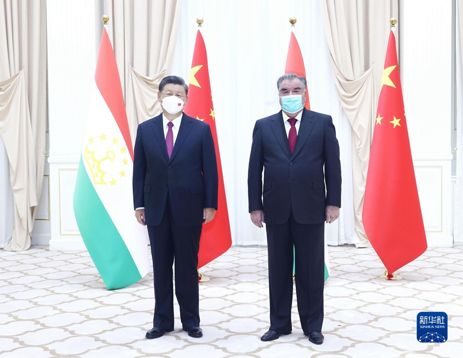 Xi Jinping incontra il presidente del Tagikistan