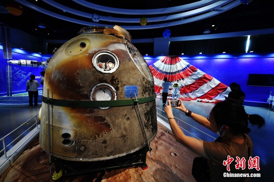 Beijing: prima esibizione al pubblico della capsula di ritorno del Shenzhou-13