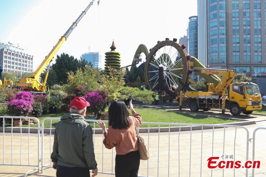 Beijing: decorazioni floreali per celebrare la Giornata Nazionale