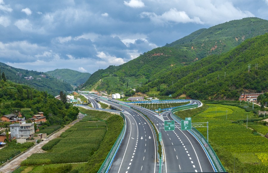 La Cina aumenta gli investimenti nei trasporti per rafforzare l'economia