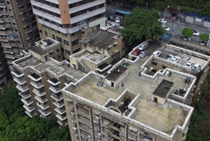 Chongqing: parcheggio sul tetto di un edificio residenziale 