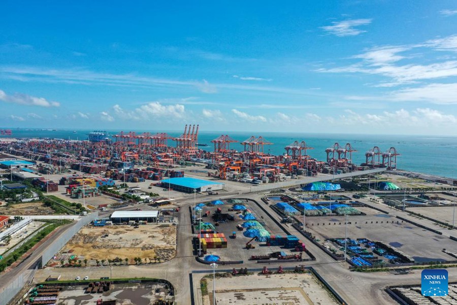 Vista aerea del porto di Qinzhou, vicino all'estuario del canale di Pinglu, nella regione autonoma del Guangxi Zhuang, nella Cina meridionale. (27 agosto 2022 – Xinhua)