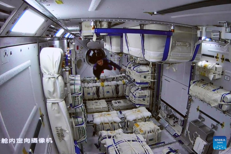 Gli astronauti di Shenzhou-14 entrano nel modulo laboratorio Mengtian