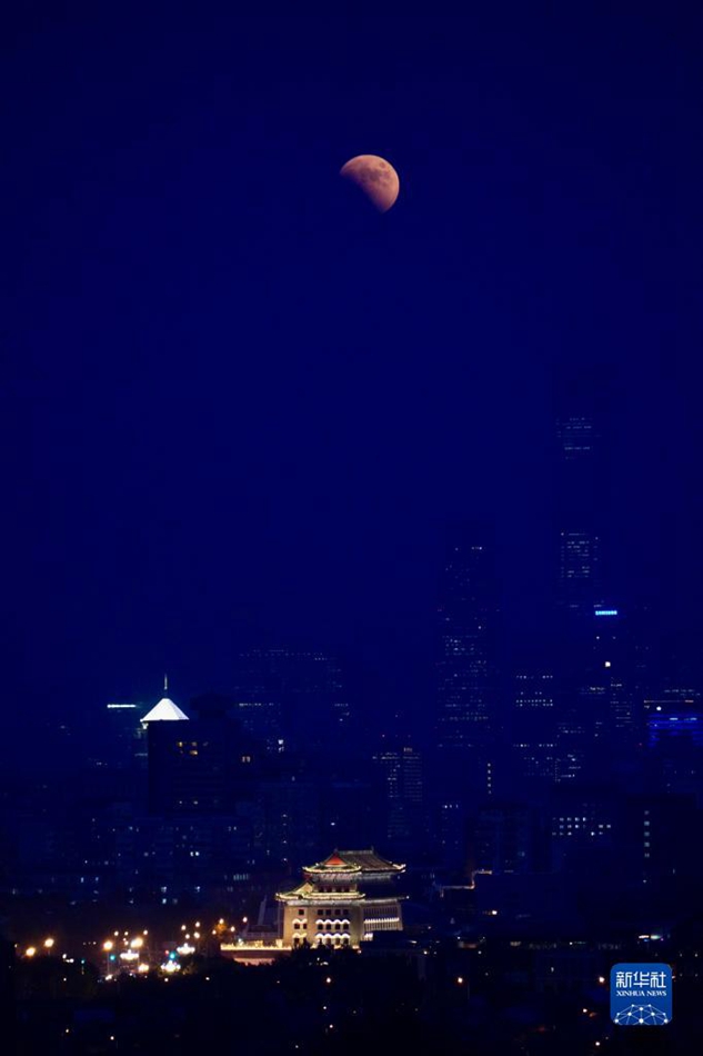 La Luna rossa incontra Urano