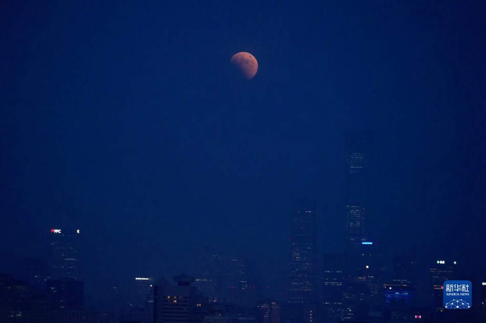 La Luna rossa incontra Urano