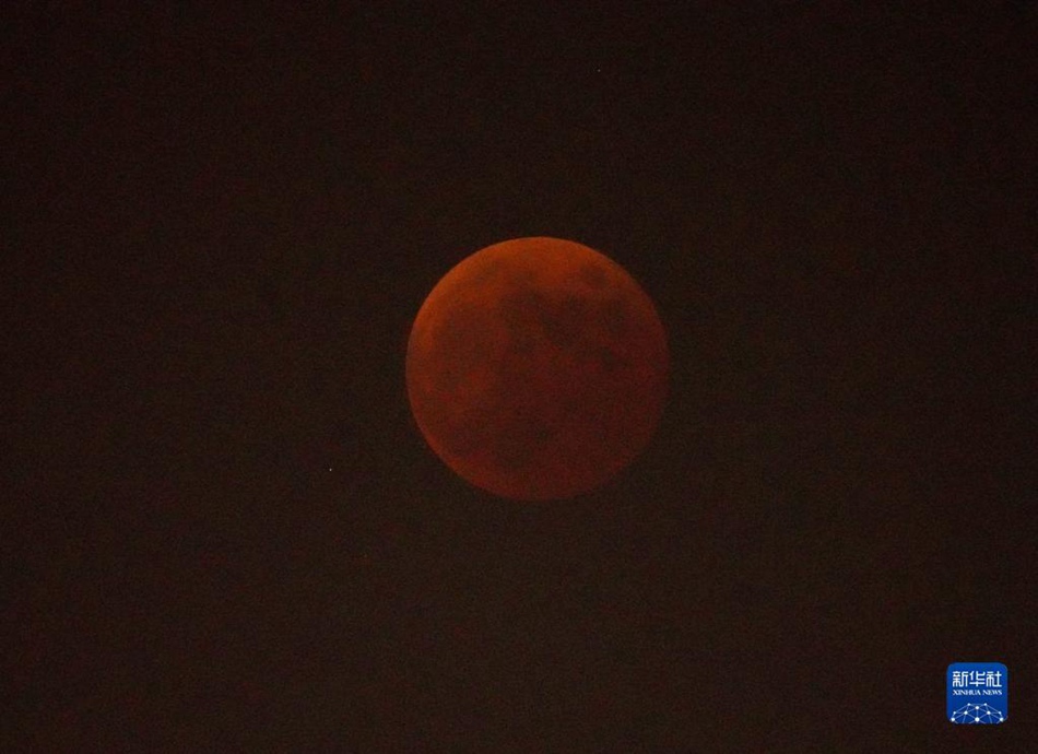 La Luna rossa incontra Urano