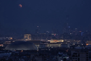 La Luna rossa incontra Urano