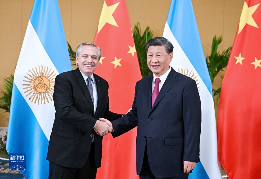 Bali: Xi Jinping incontra il presidente argentino Alberto Fernández