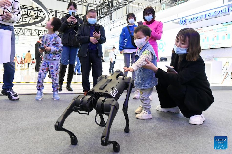 Grande fiera high-tech apre nel sud-ovest della Cina