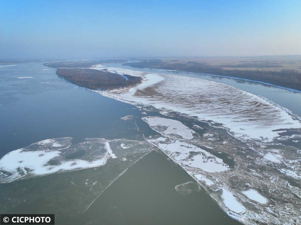 Heilongjiang: splendido scenario di deriva del ghiaccio nella sezione Rao del fiume Wusuli