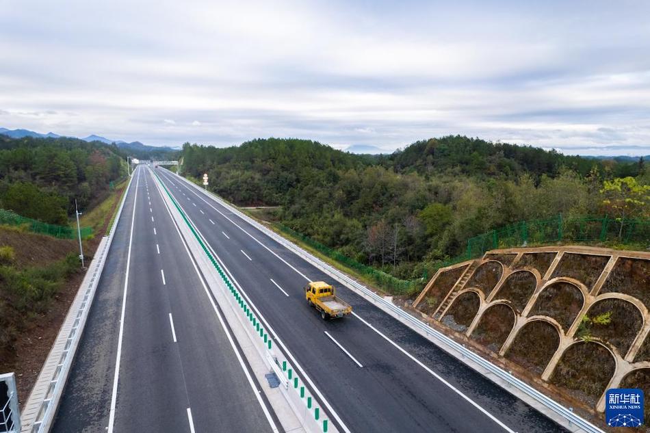 Aperta al traffico la prima autostrada intelligente dello Hunan