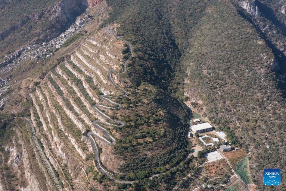 Sichuan: le montagne spoglie tornano verdi grazie al ripristino ecologico