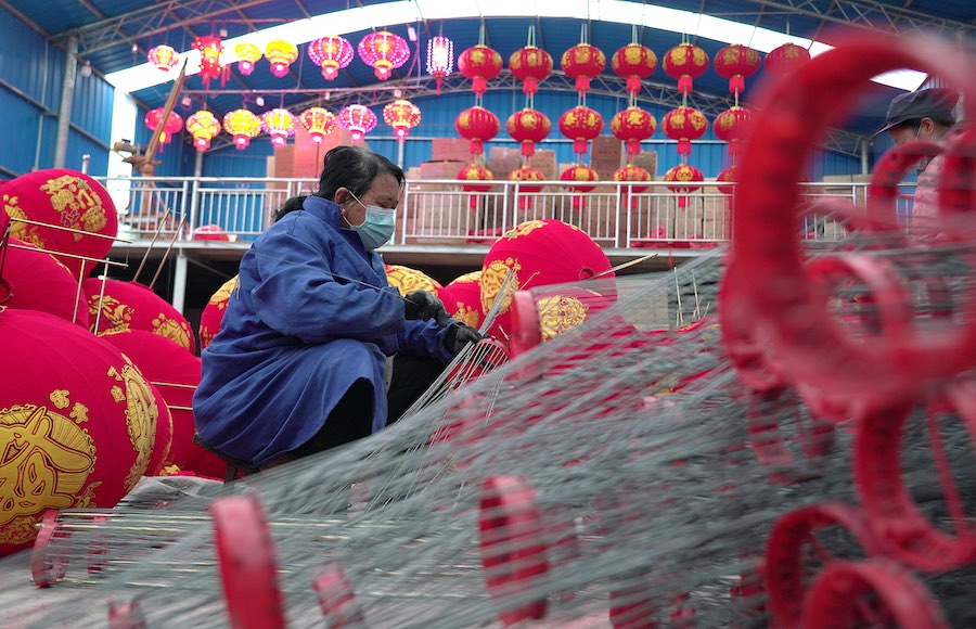 Guizhou: fabbricazione di lanterne per celebrare il nuovo anno