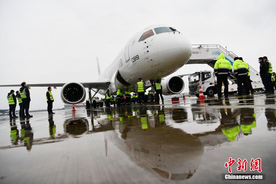 Cina: debutto del primo grande aereo domestico C919 all'aeroporto internazionale Tianfu di Chengdu