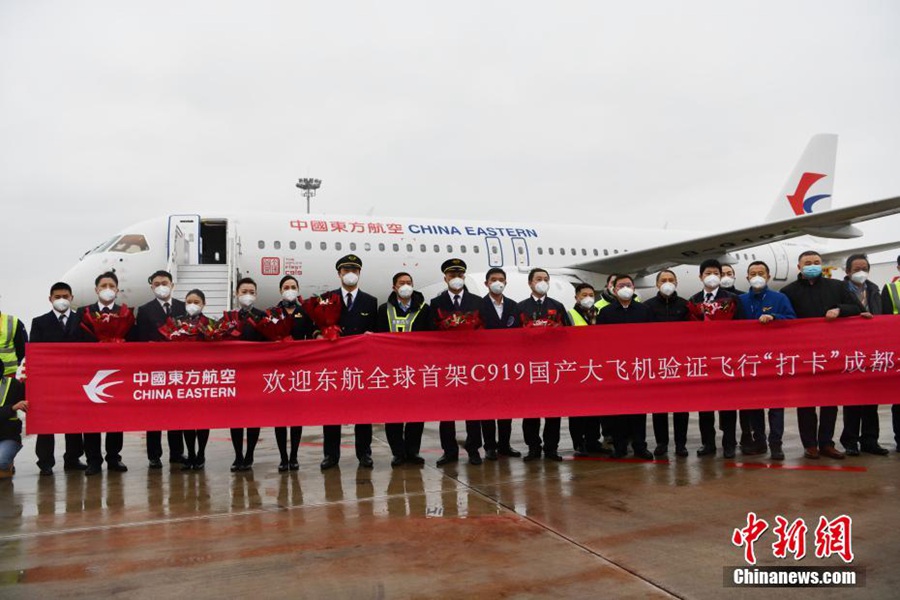 Cina: debutto del primo grande aereo domestico C919 all'aeroporto internazionale Tianfu di Chengdu