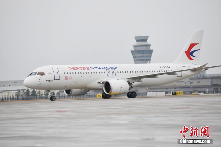 Cina: debutto del primo grande aereo domestico C919 all'aeroporto internazionale Tianfu di Chengdu