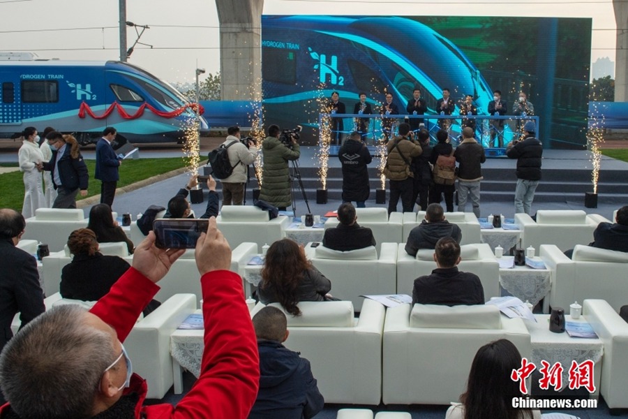 Chengdu: il primo treno urbano a idrogeno al mondo ufficialmente uscito dalla catena di montaggio