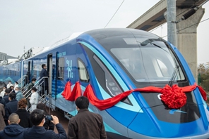 Chengdu: il primo treno urbano a idrogeno al mondo ufficialmente uscito dalla catena di montaggio