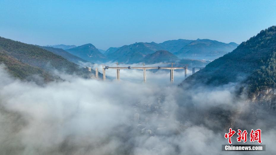 Il ponte sulle nuvole della Guizhou Tongxin Expressway