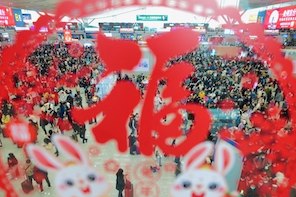 Shenzhen: i passeggeri intraprendono il viaggio verso la casa