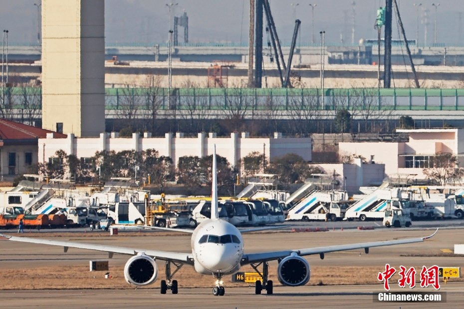 Primo volo del primo aereo C919 al mondo nell'anno del Coniglio