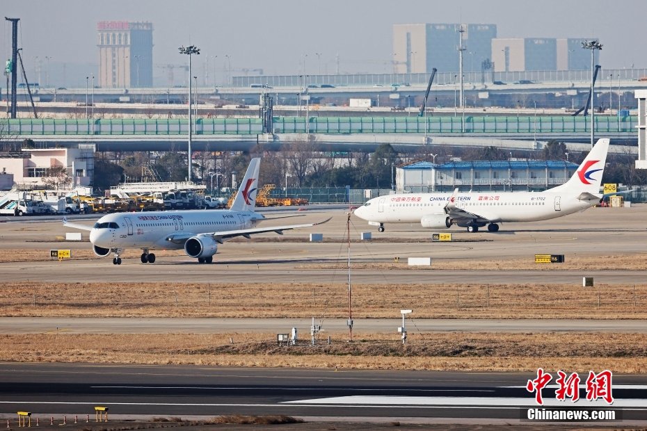 Primo volo del primo aereo C919 al mondo nell'anno del Coniglio