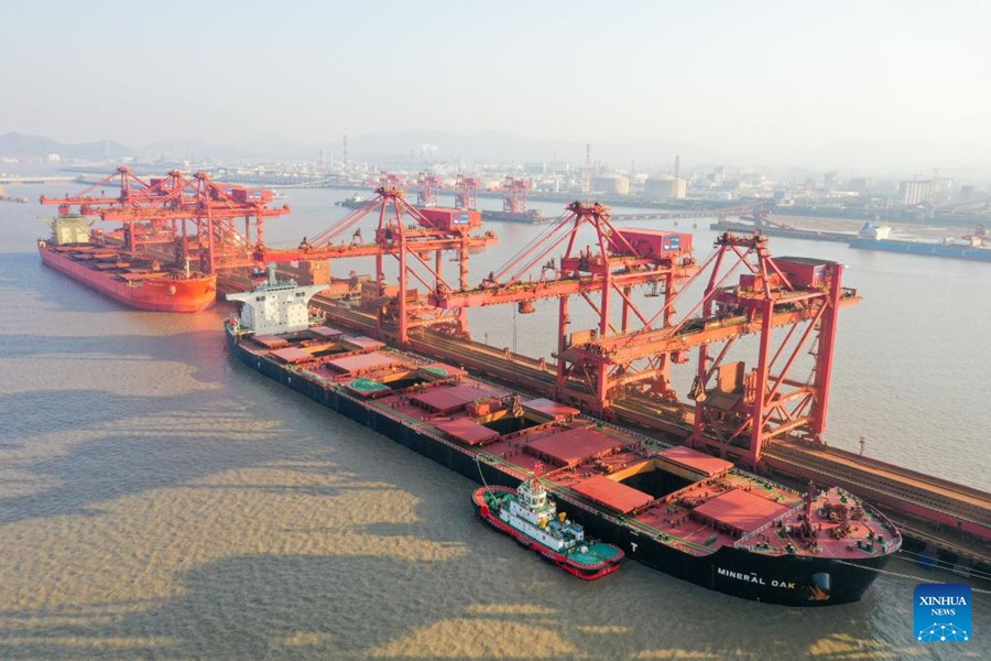 Il traffico merci del porto di Ningbo Zhoushan è al primo posto a livello globale nel 2022