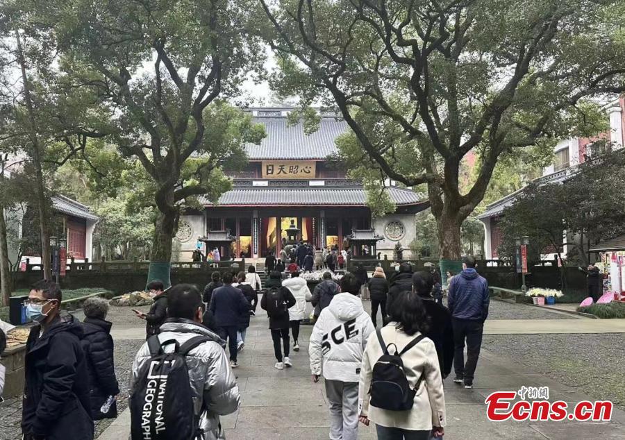 Hangzhou: il nuovo film di Zhang Yimou porta 50.000 turisti al Tempio di Yue Fei 