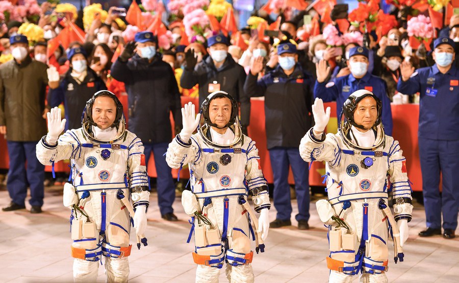 Shenzhou-15: i taikonauti eseguiranno una passeggiata spaziale