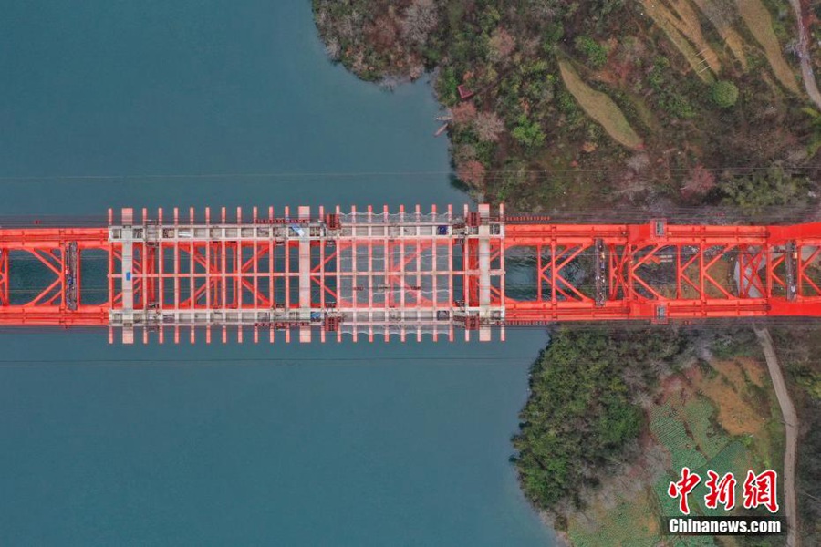 Guizhou: il Wujiang Grand Bridge entra nella fase di costruzione dell'impalcato