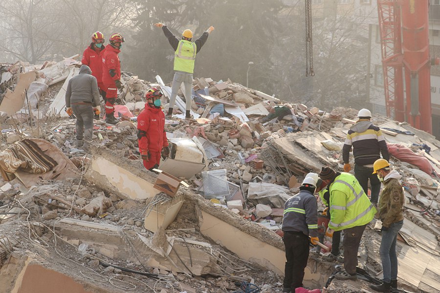 Le forze di soccorso cinesi salvano più di 20 sopravvissuti in Turchia