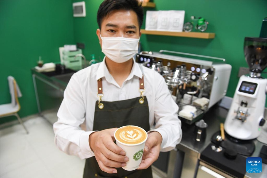 Ufficio postale a tema caffè aperto a Shenzhen, in Cina