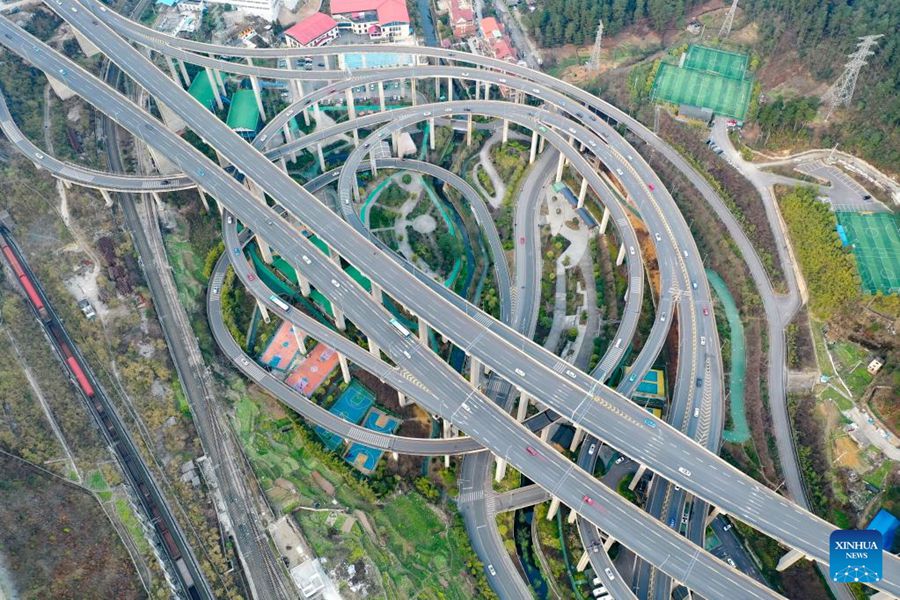 Vista dello svincolo di Qianchun a Guiyang, nel Guizhou