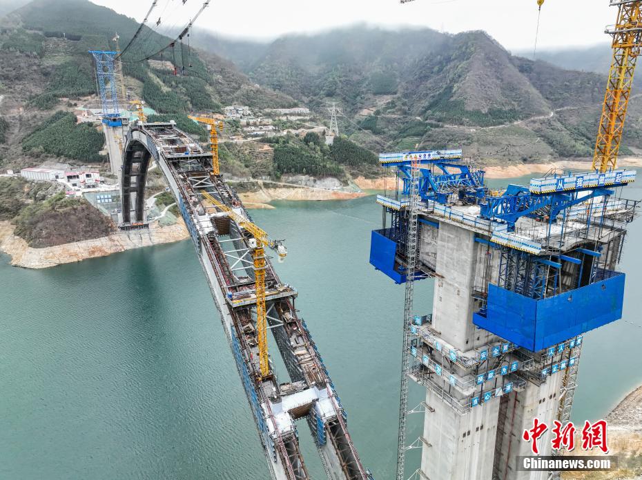 Guangxi: in costruzione il ponte ad arco con la campata più lunga del mondo