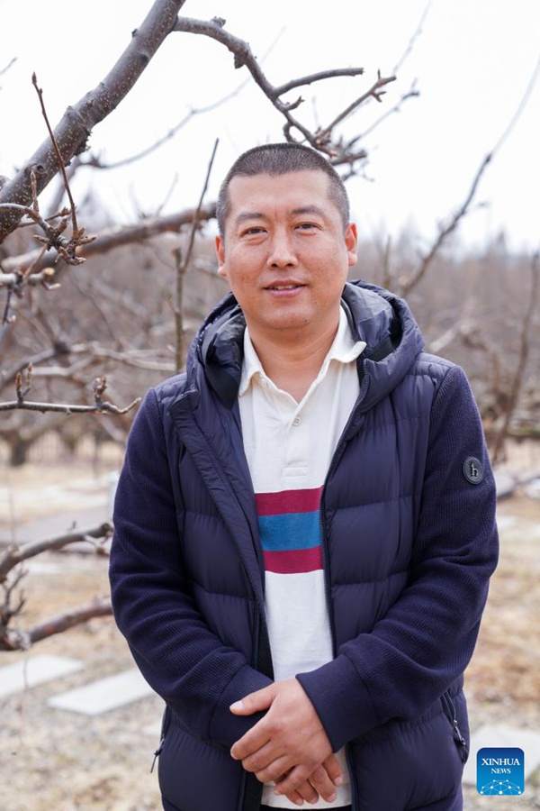 Shen Longzhe posa per una foto a Yanji, nella prefettura autonoma coreana di Yanbian, provincia di Jilin, nel nord-est della Cina. (4 aprile 2023 - Xinhua/Yan Linyun)