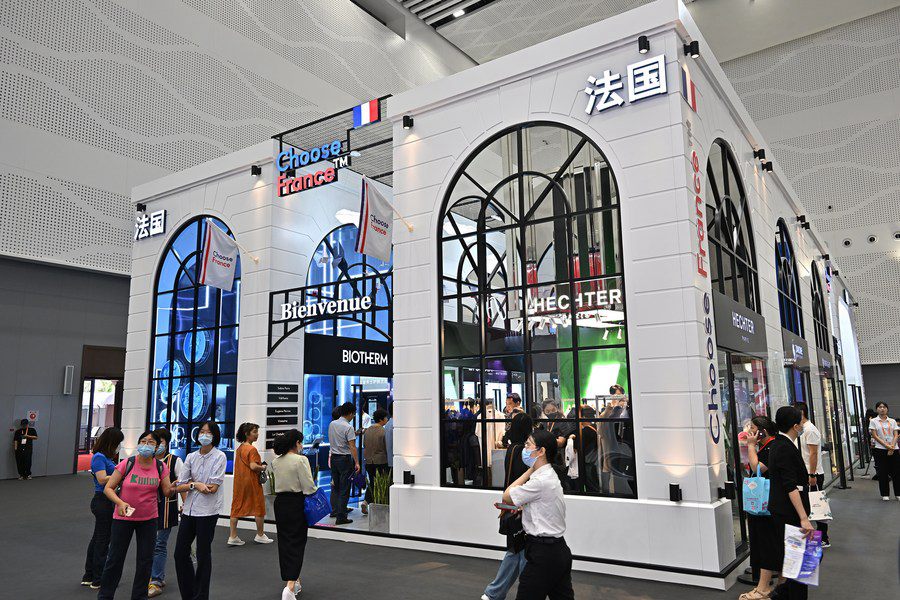 Padiglione nazionale francese alla terza China International Consumer Products Expo (CICPE) ad Haikou, nella provincia di Hainan. (13 aprile 2023 - Xinhua/Li Xin)