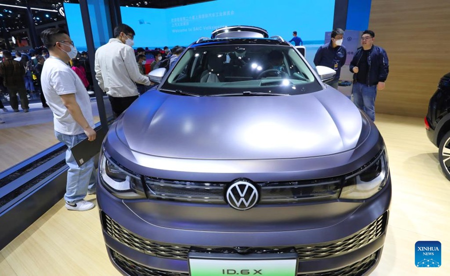 Una SAIC Volkswagen ID.6 X  esposta alla 20a Shanghai International Automobile Industry Exhibition. (24 aprile 2023 - Xinhua/Fang Zhe)