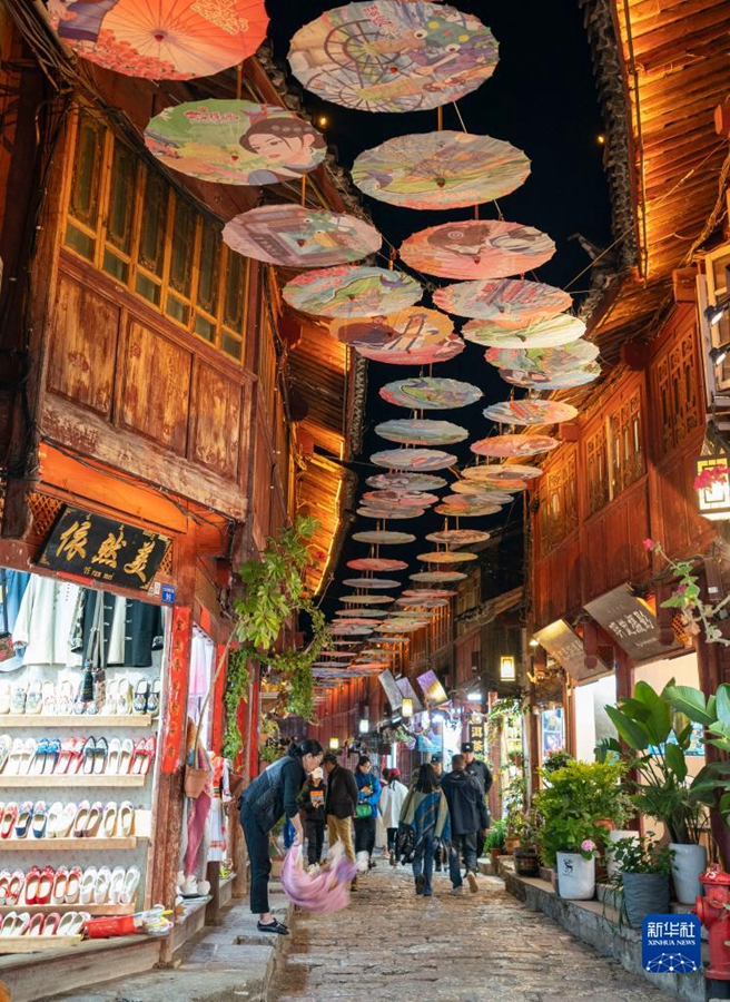 Lijiang: la notte bianca della città antica