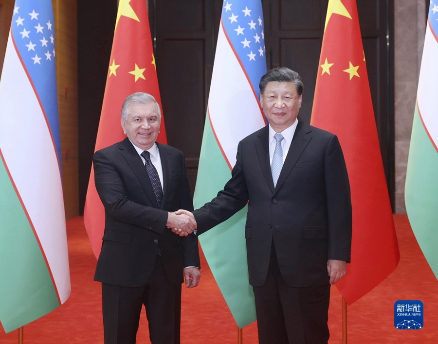 Cina-Uzbekistan: colloquio tra Xi Jinping e il presidente uzbeko, Shavkat Mirziyoyev