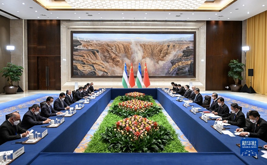 Cina-Uzbekistan: colloquio tra Xi Jinping e il presidente uzbeko, Shavkat Mirziyoyev