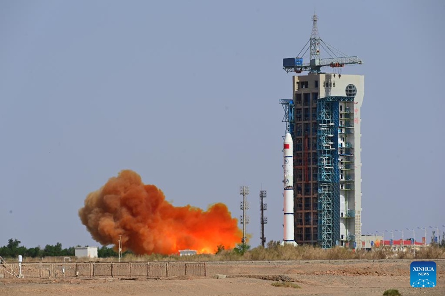 Un razzo vettore Long March-2C decolla dal Centro di Lancio Satellitare di Jiuquan. (21 maggio 2023 – Xinhua/Wang Jiangbo)