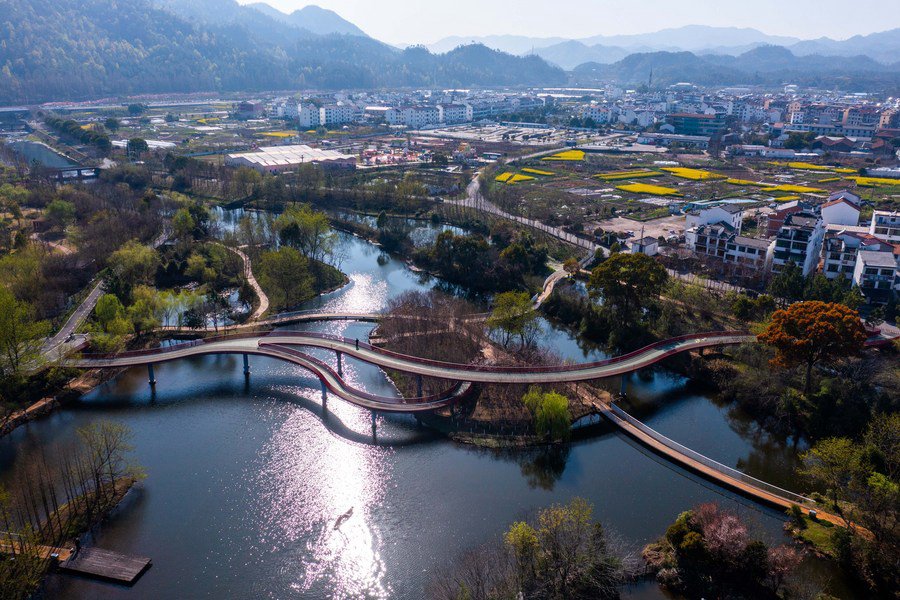 Veduta del lago Cuihu nella provincia dello Zhejiang, Cina orientale. (14 marzo 2023 - Xinhua/XuYu)