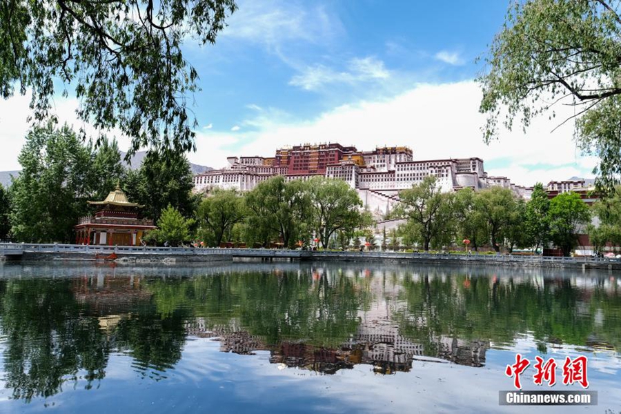 Il Palazzo del Potala, patrimonio dell'umanità, a Lhasa nella regione autonoma del Tibet. (31 maggio 2023 – China News Service/Jiang Feibo)