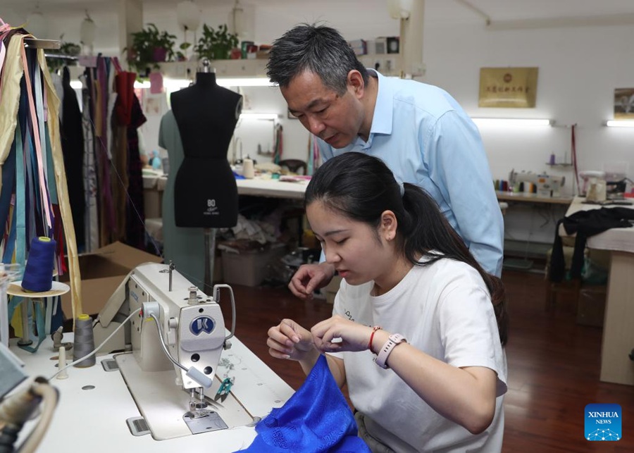 Erede del cheongsam Longfeng di Shanghai