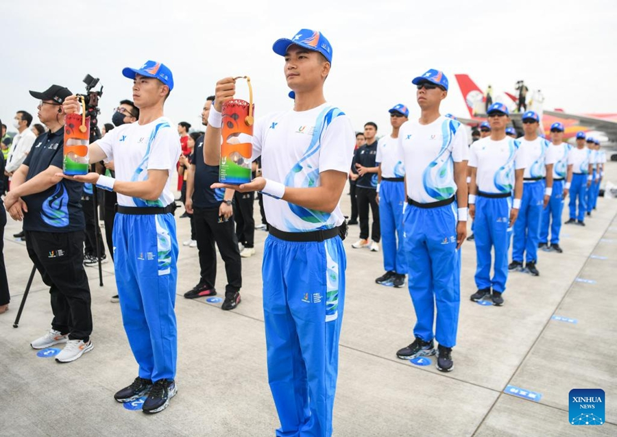 Fiamma delle Universiadi di Chengdu trasferita a Beijing per la staffetta della fiaccola