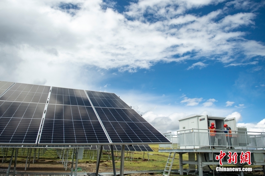 Mega centrale idroelettrica-fotovoltaica cinese entra in funzione